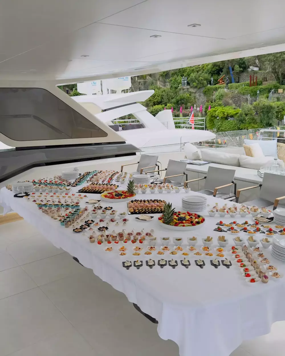 buffet yacht
